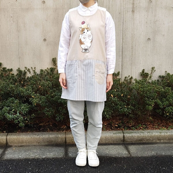 The product title "mofusand エプロン(パフェにゃん グレー)" translates to "mofusand Apron (Parfait Cat Gray)" in English